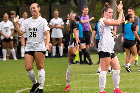 CDTs Cami Silvestro ’26 and Keira Vesy ’25