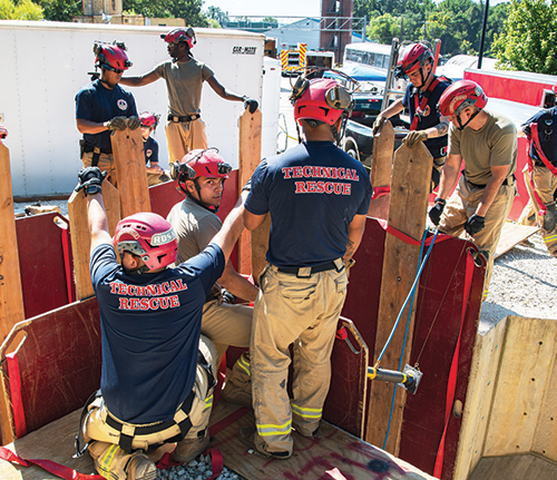 U.S. soldiers assigned to 911th Technical Rescue Engineer Company