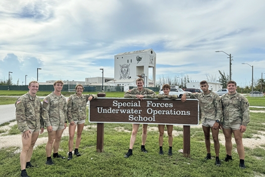 CDT Megan Cooper ’25 and CDT Clara Sabo ’25 became the first women from West Point to earn the Special Operations Diver Badge.